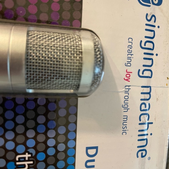 Duet Karaoke Microphone, 2 wireless Microphones & Bluetooth Speakers.Gray. - Picture 3 of 7